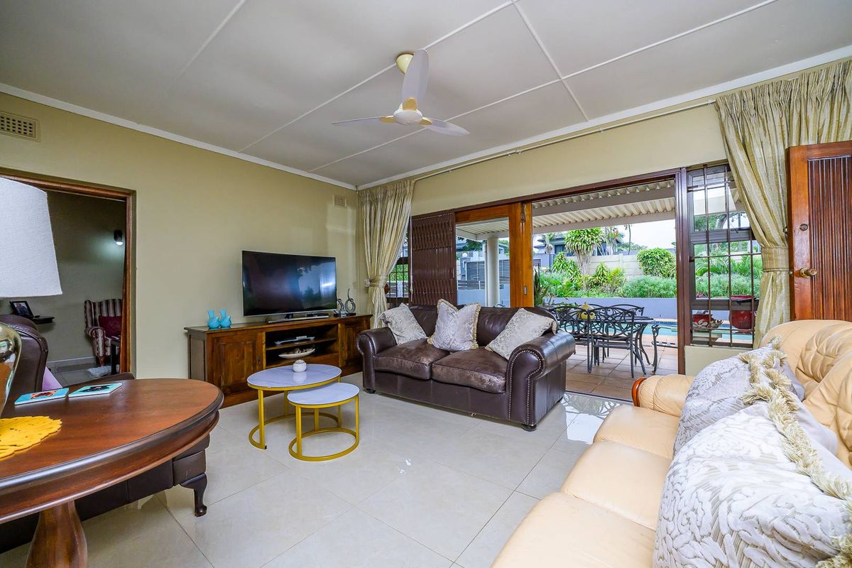 HENDRA - MUCH LOVED FAMILY HOME ON DEAD FLAT LAND WITH 2 BEDROOM COTTAGE - Photo 5