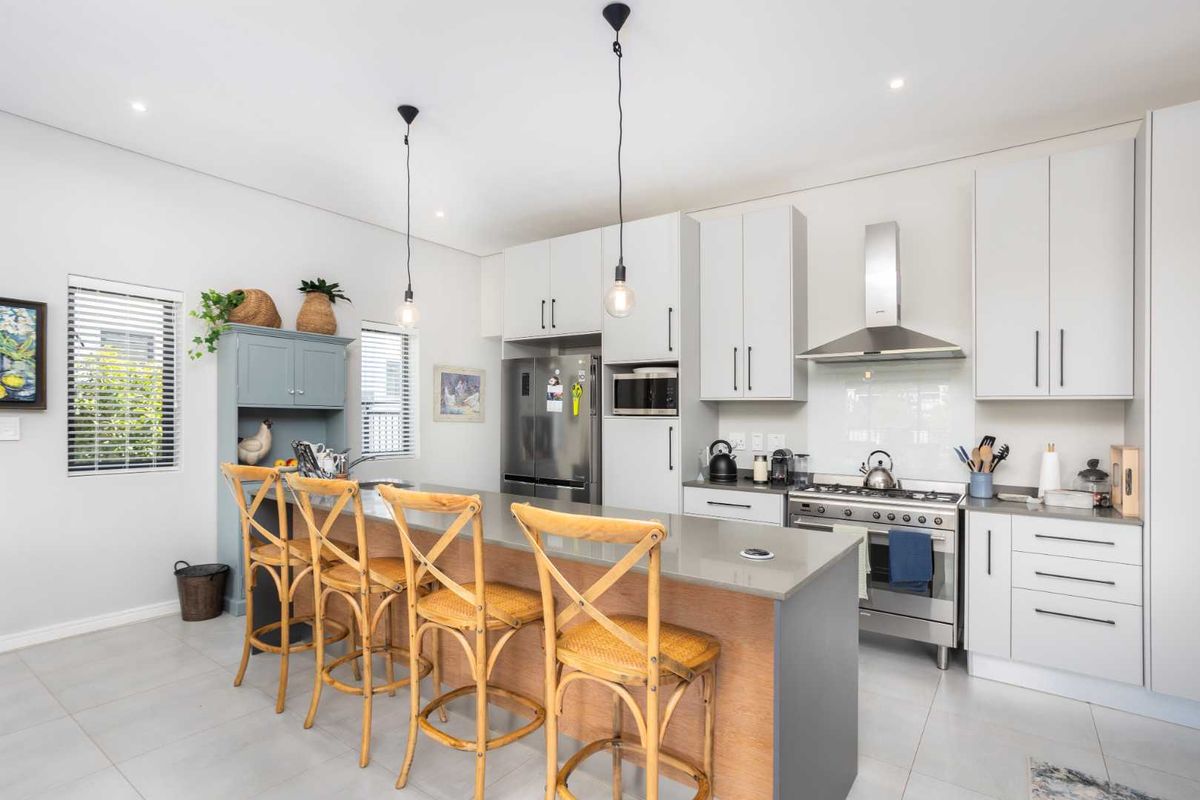 Magnificent Four-Bedroom Home to Rent on Val de Vie Estate, Offered Fully Furnished - Photo 2