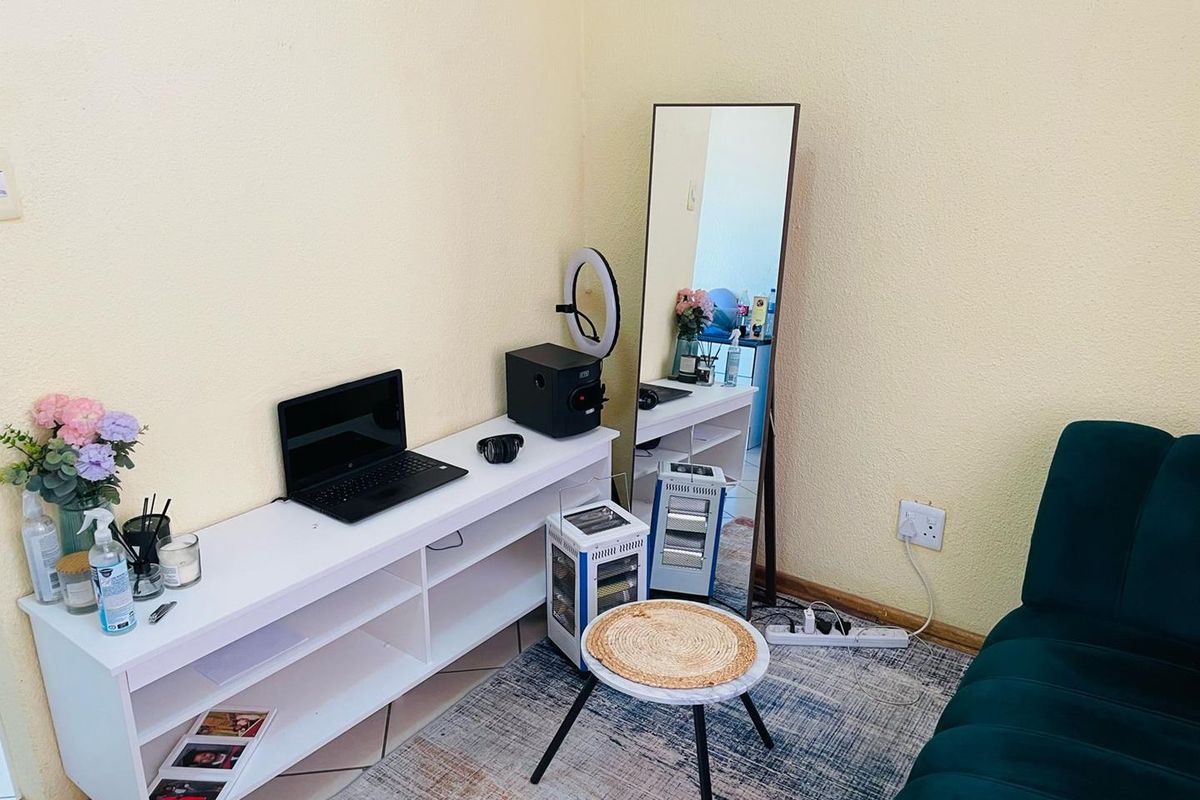 Cozy and affordable bachelor unit in Steves Court - Photo 4
