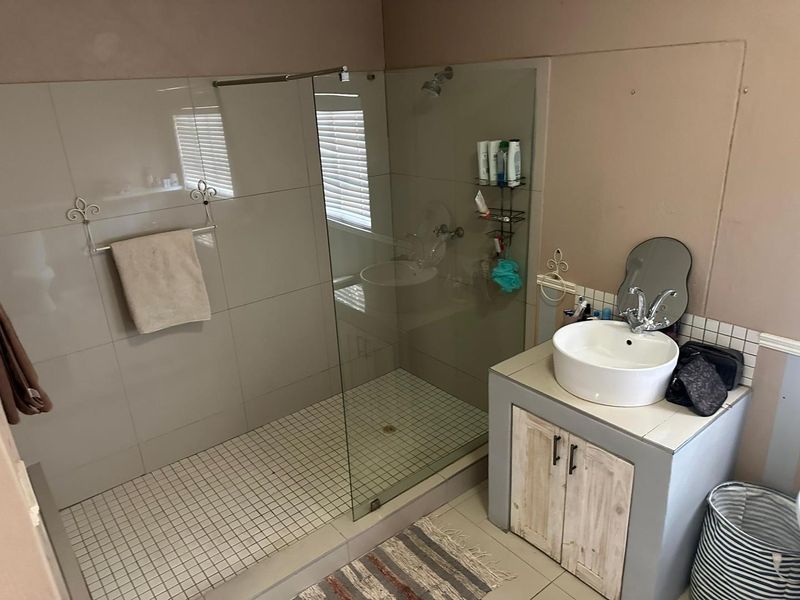 Welcome to a spacious residential property situated in Outjo on Station Road - Photo 9