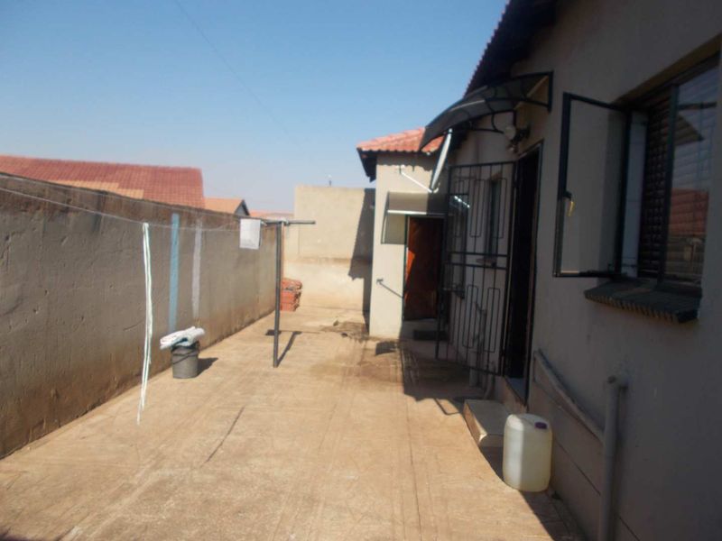 Awesome property looking for a new owner - Photo 6