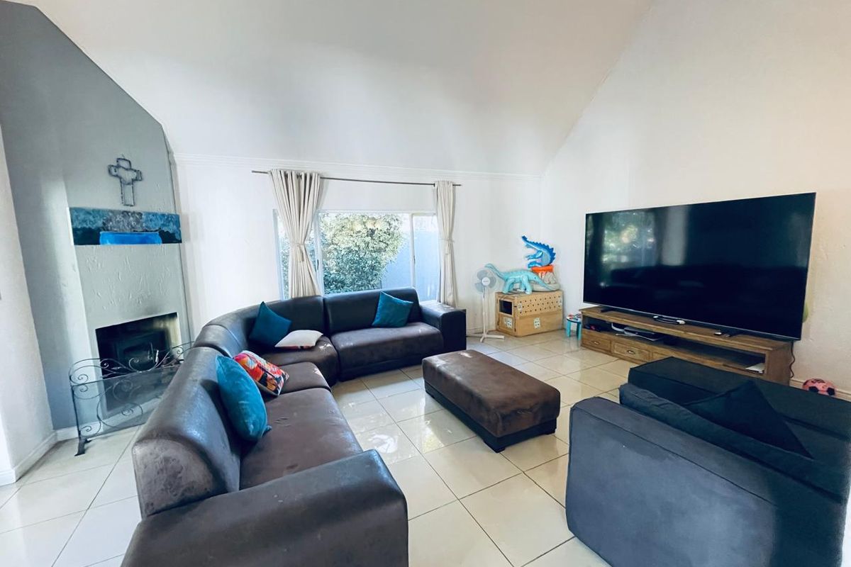 3 Bed Townhouse for Rent in Fourways - Photo 3