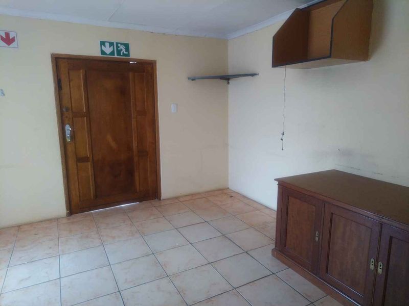 Offices to rent in Soshanguve HH - Photo 9