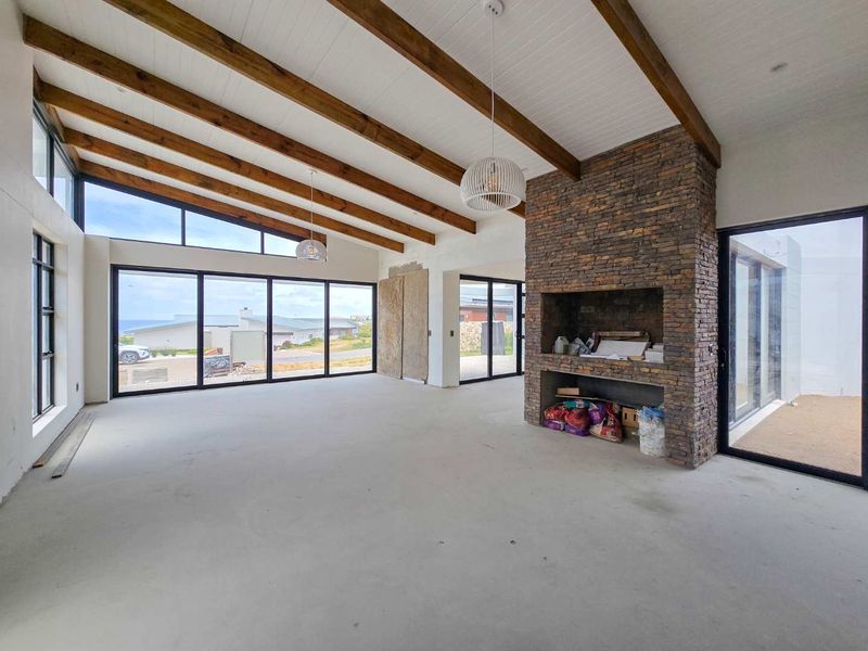 Embrace luxurious coastal living in Skulpiesbaai Estate. - Photo 4