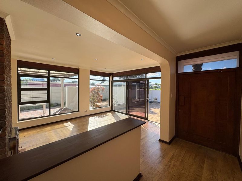 Spacious Home with pool and entertainment area - Photo 4