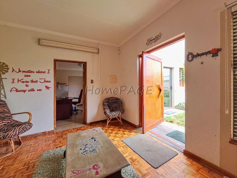 Lagoon, Walvis Bay:  Neat 3 Bedr Home is for Sale - Photo 4