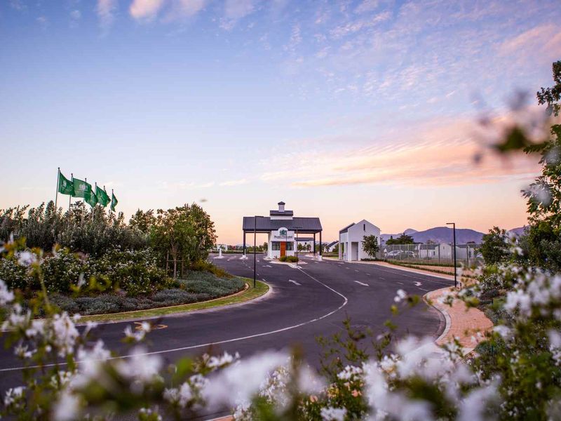 Turnkey Luxurious Four-Bedroom Home in Paarl Valleij Lifestyle Estate & Farm - Photo 10