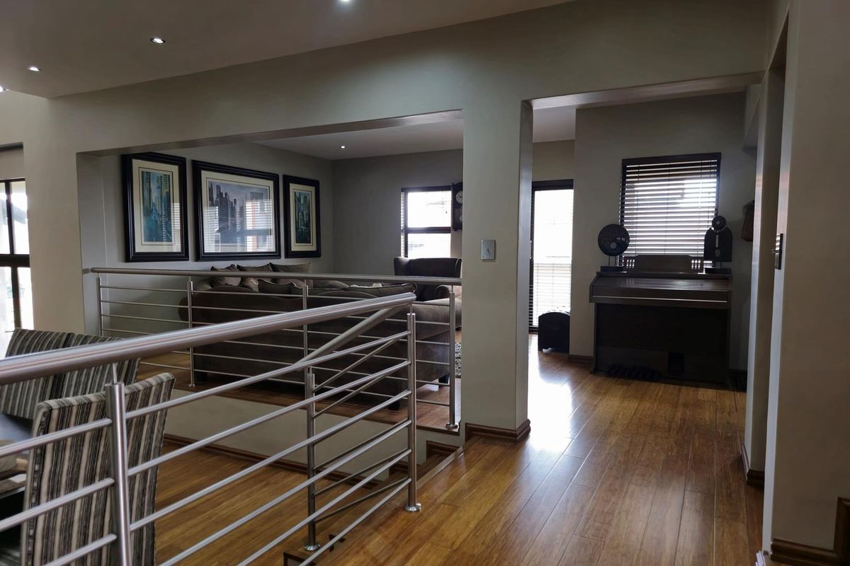 Elevated Estate Living Where Luxury, Security and Lifestyle Unite - Photo 4