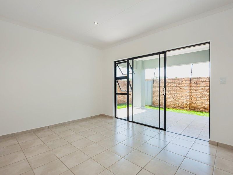 Facebrick simplex cluster only 4 in complex, Brand New so no Transfer Duties. - Photo 3