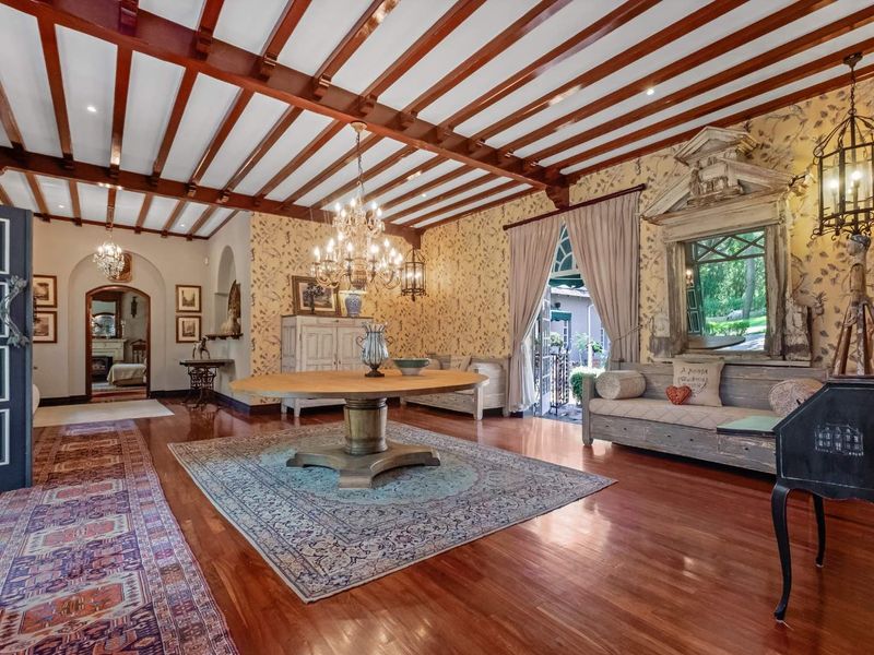 AN EXCEPTIONAL PROPERTY WITH ENDLESS POSSIBILITIES. - Photo 6