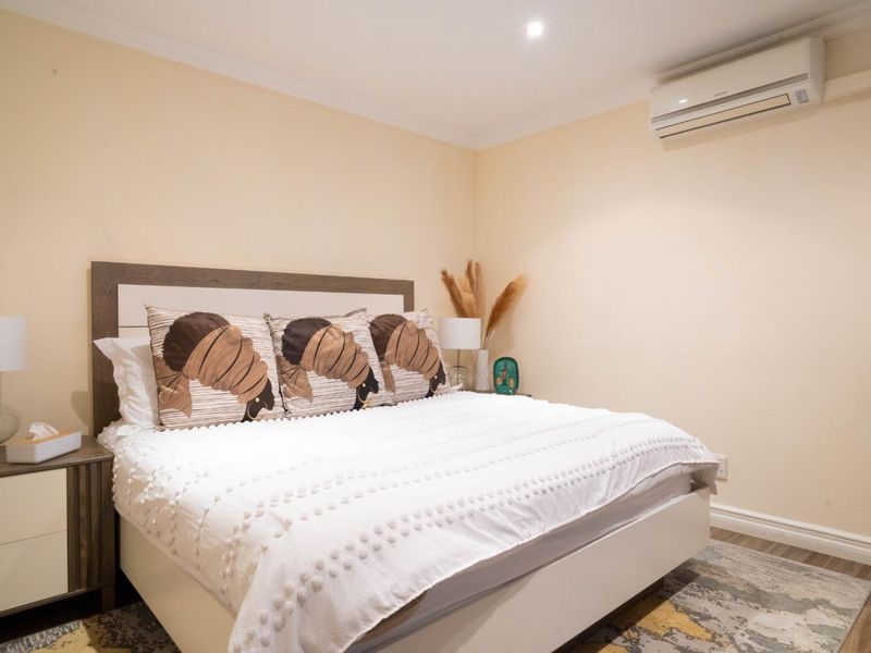 Luxury 3 Bedroom Home with Designer Touches in Sandton CBD - Photo 9