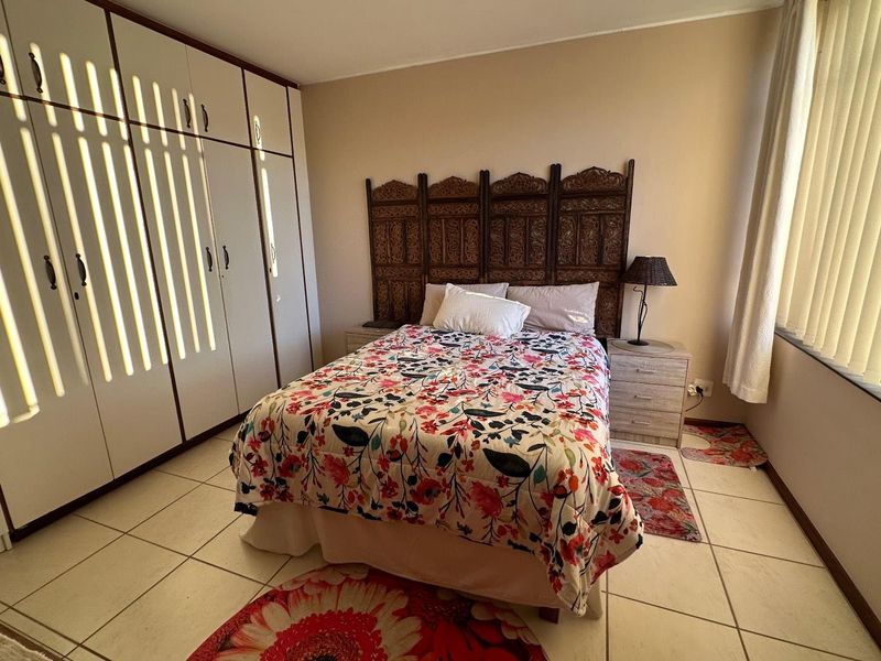 Spacious Centrally Located Apartment In Chrismar - Photo 4