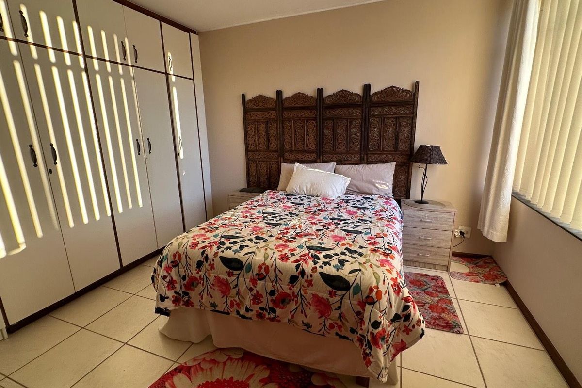 Spacious Centrally Located Apartment In Chrismar - Photo 4