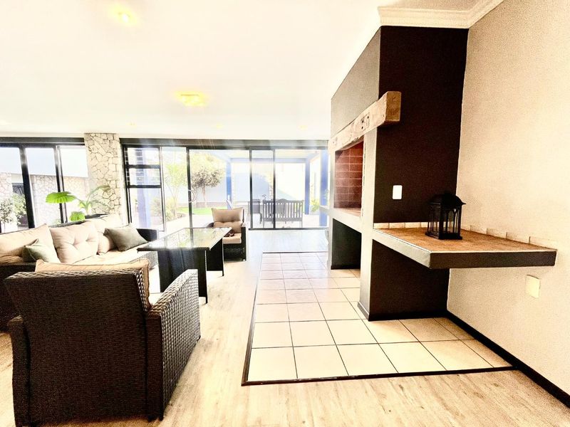 Spacious 5 Bedroom Family Home with Exceptional Entertainment Areas - Photo 3