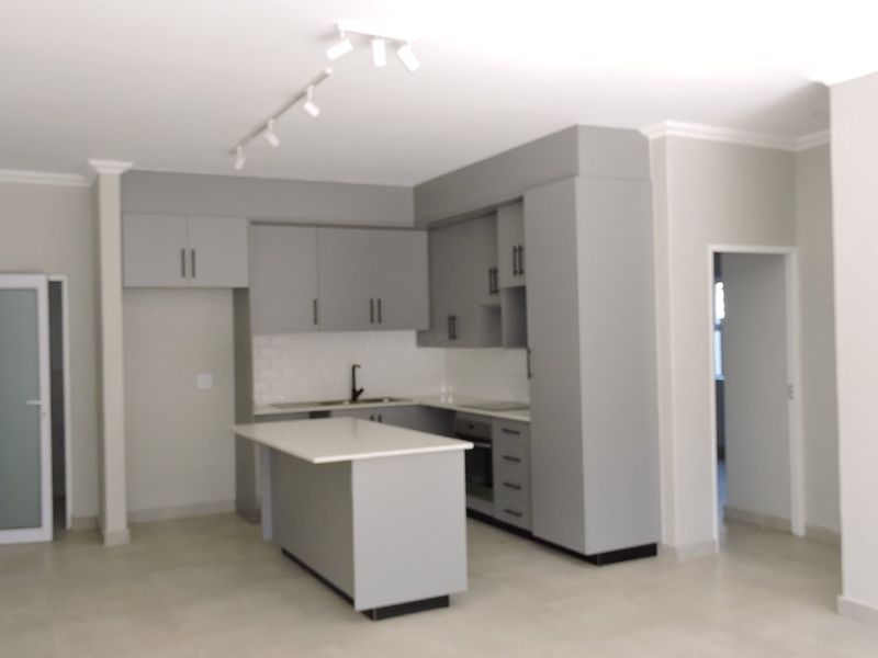 Modern ground floor 2 Bedroom apartment with garden in Brooklyn - Photo 2