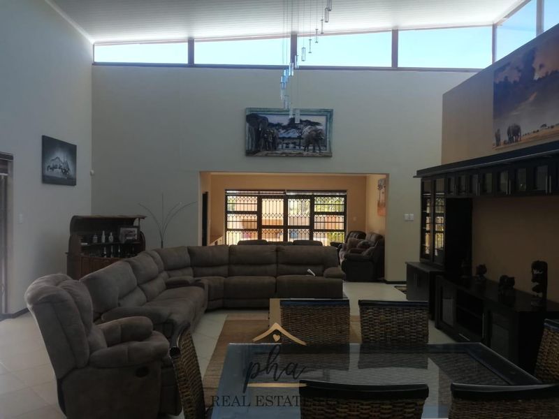 LUXURY 4 BEDROOM HOUSE - TSUMEB - Photo 9