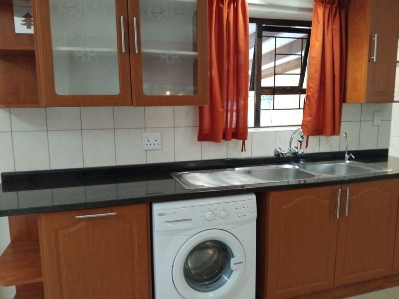 Exceptional Family Home with Stunning Views and Modern Comforts on the Garden Route - Photo 9