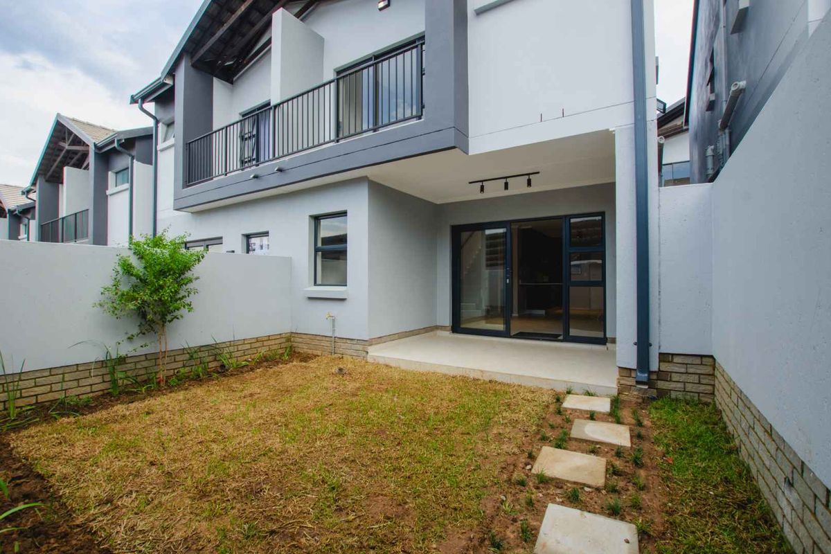 Move In, Live Smart - With Backup Water & Electricity! - Photo 2