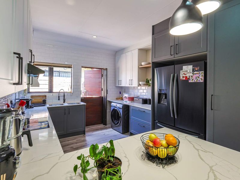 Equestria Elegance: Spacious 3-Bedroom Townhouse Available - Photo 10