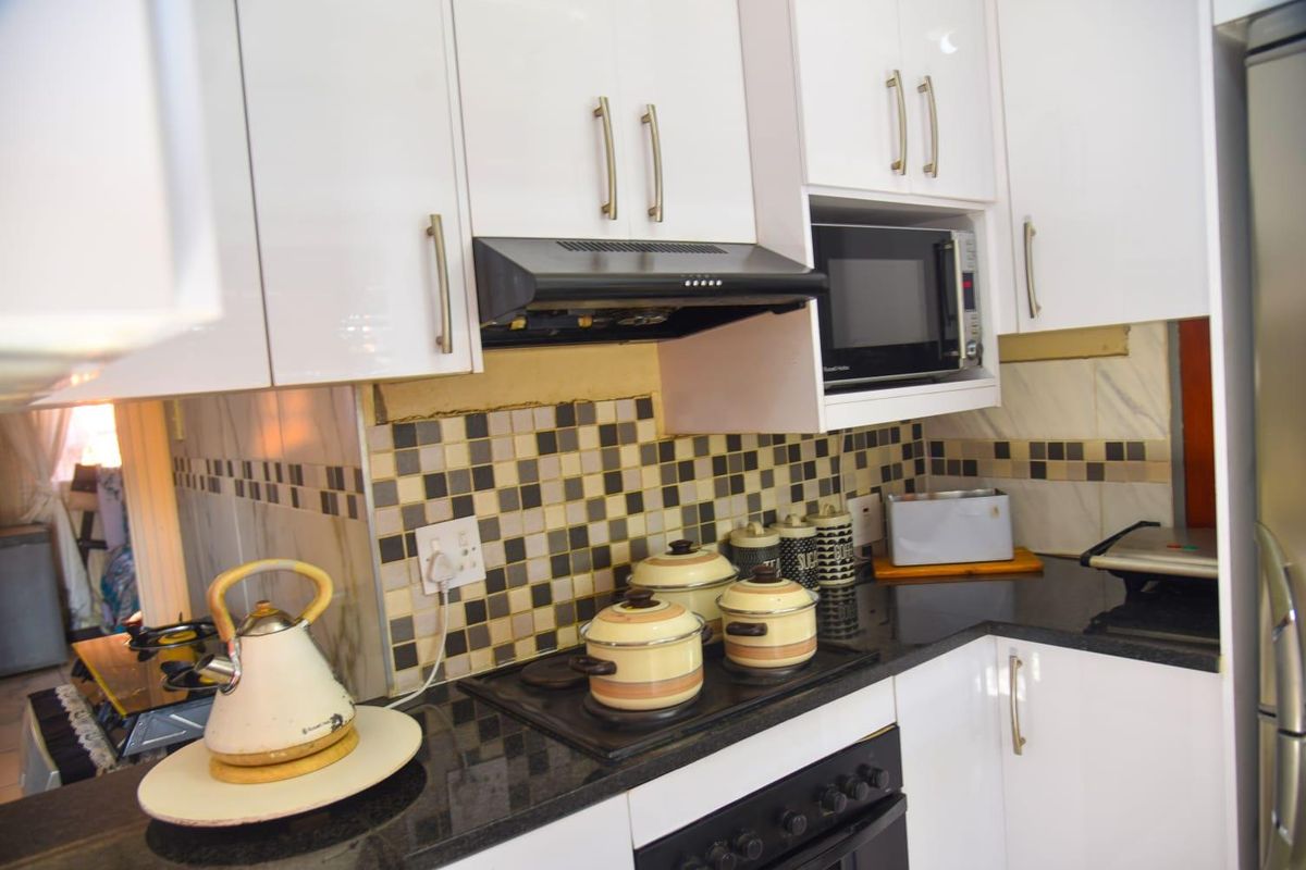 Clayville - R 960 000 Lovely Home ! - Photo 3