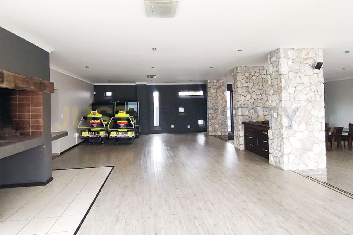 5 Bedroom Family Home - Photo 4