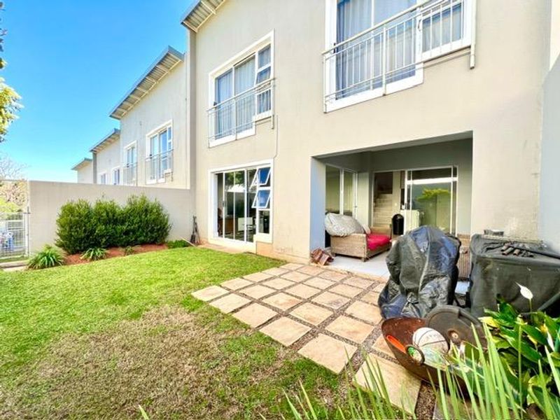 DOUBLE STOREY GARDEN APARTMENT FOR SALE IN BRYANSTON - Photo 9