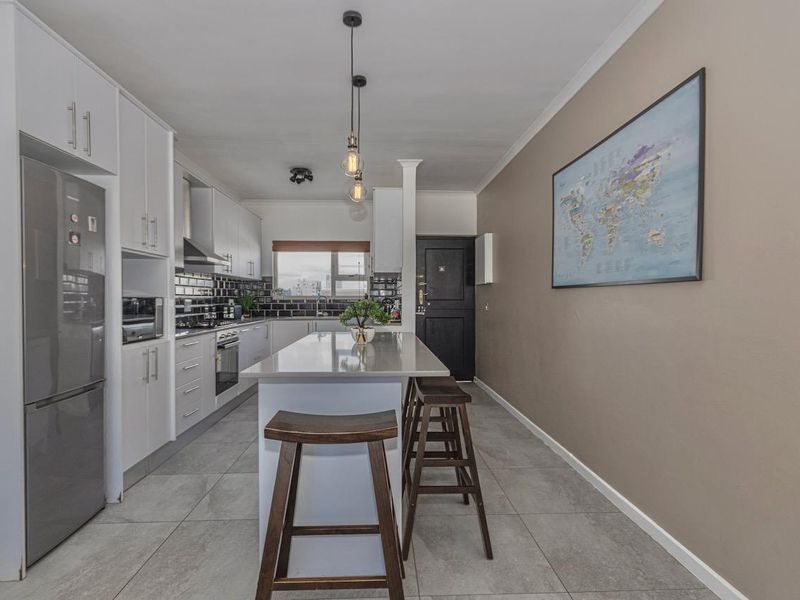 Luxury 2-Bedroom 1st Floor Apartment with Passage Sea Views - Photo 8