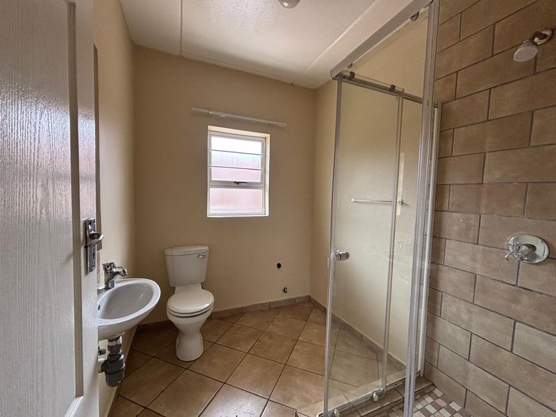 2 Bedroom Apartments for sale in Kempton Park - Photo 9