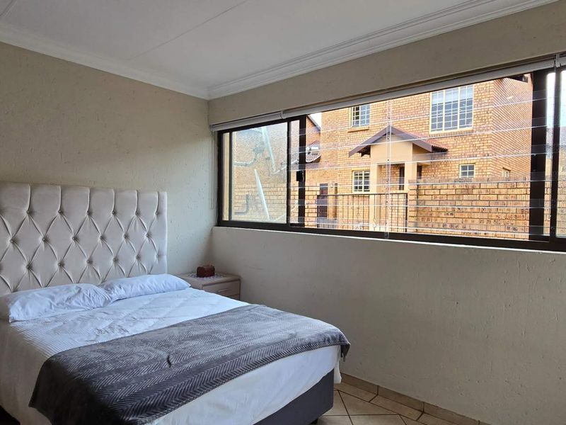 Modern 3 Bedroom First-Floor Lock-Up-and-Go in The Wilds Estate - Photo 8