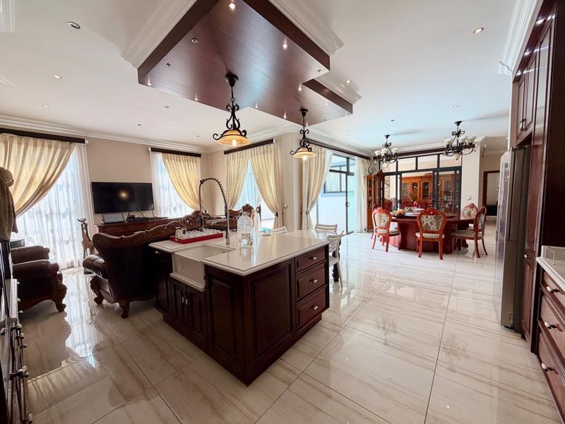 Fully Furnished Five Bedroom Home in Waterfall Country Village Estate - Photo 4