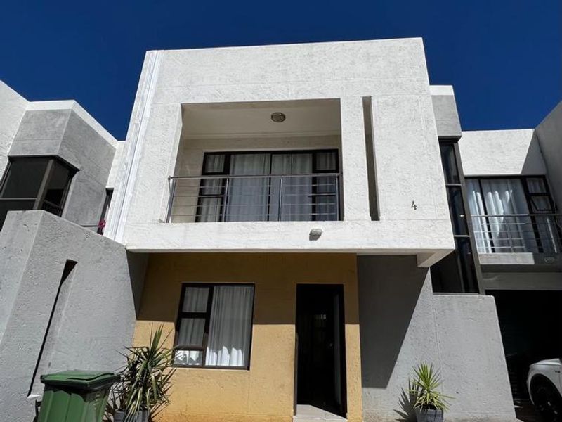 🏡 TO LET | ACADEMIA EXT 1 – FULLY FURNISHED TOWNHOUSE 🏡 - Photo 1