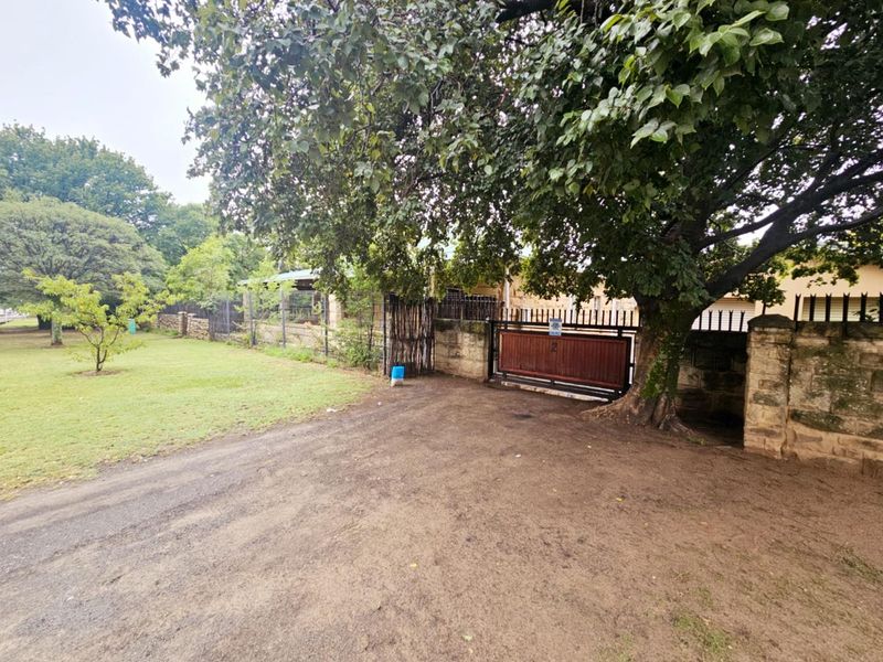 Minutes From The Best Schools, Shops And Everything Else - Photo 2