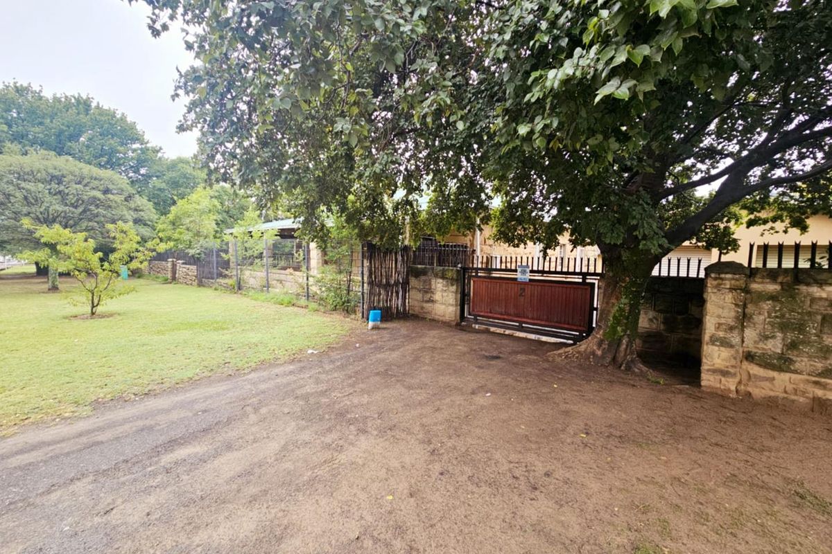 Minutes From The Best Schools, Shops And Everything Else - Photo 2