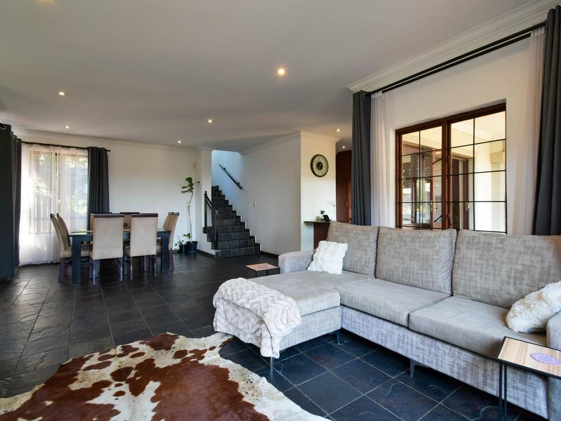 Immaculate Full-Title home in secuirity estate – Equestria - Photo 5