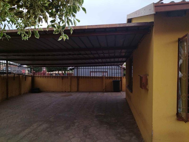 3 bedrooms house for sale in Soshanguve BB - Photo 5