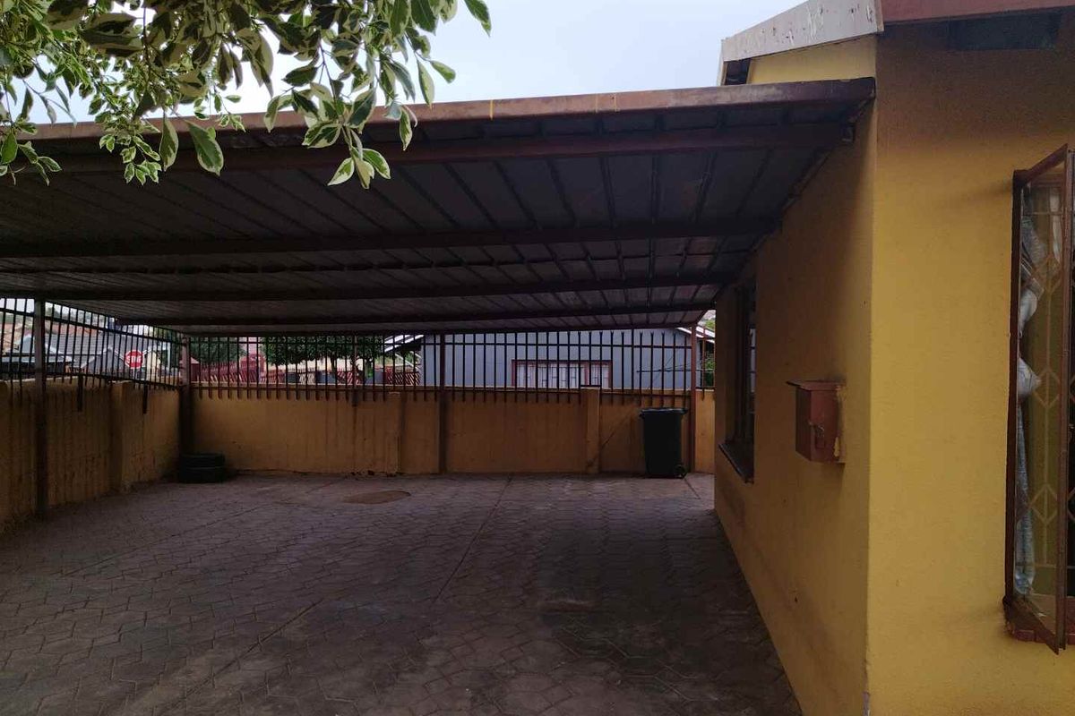 3 bedrooms house for sale in Soshanguve BB - Photo 5