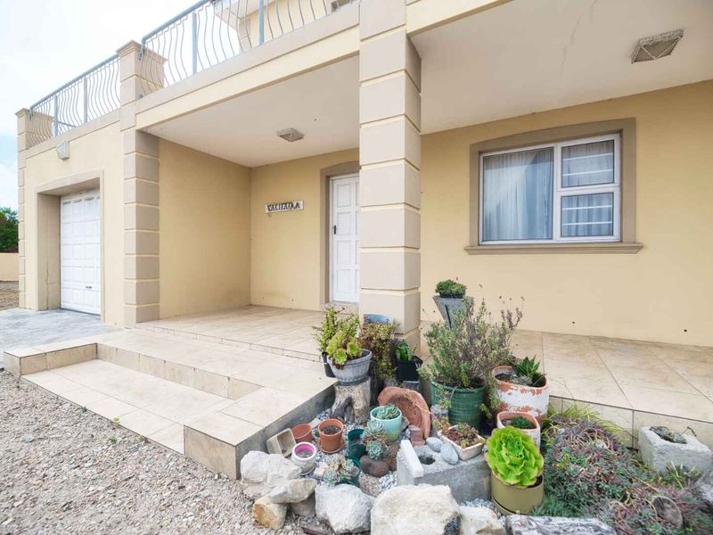 Spacious Double-Storey Home with Sea Views & Entertainer’s Appeal - Photo 4