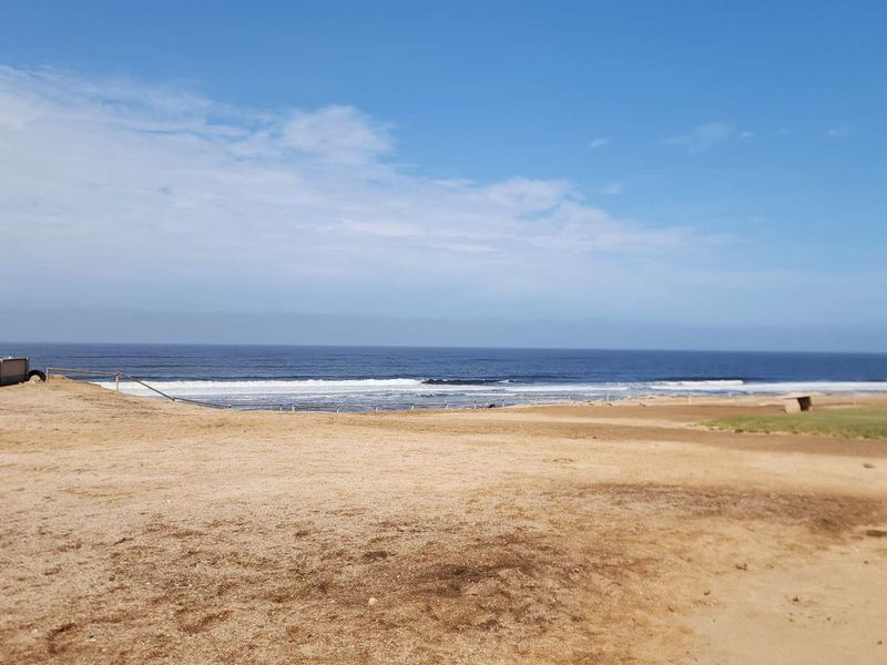 Exceptional beachfront house in Henties Bay, with unlimited and the most beautiful sunsets included in the price!!! - Photo 2