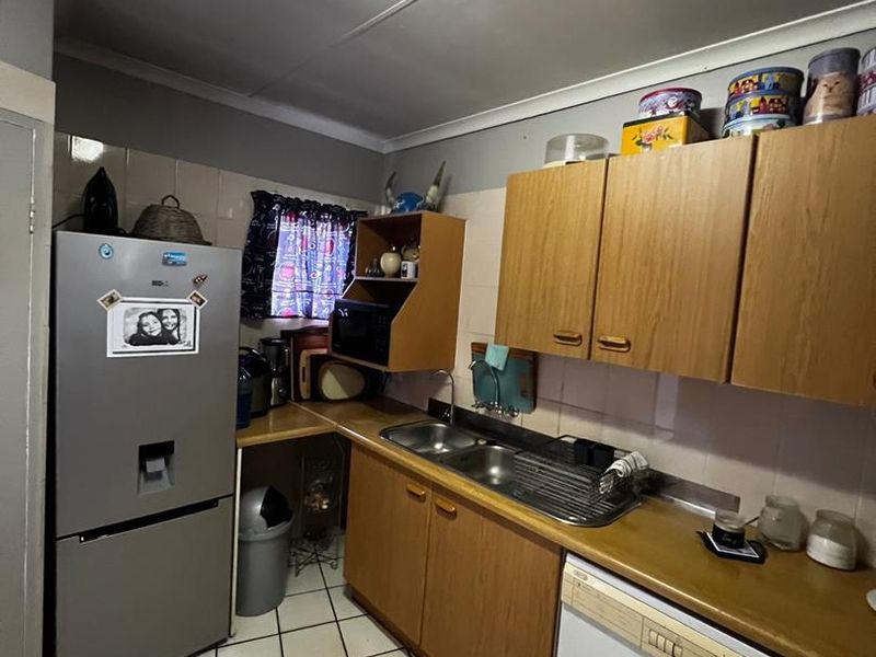 Spacious 3-bedroom town house is your home - Photo 7