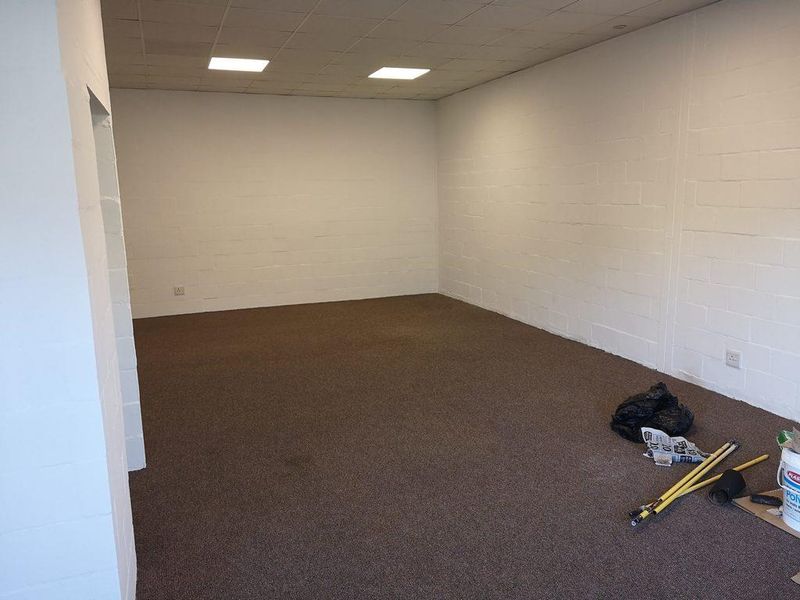 102m2 Office To Let in Montague Gardens - Photo 8