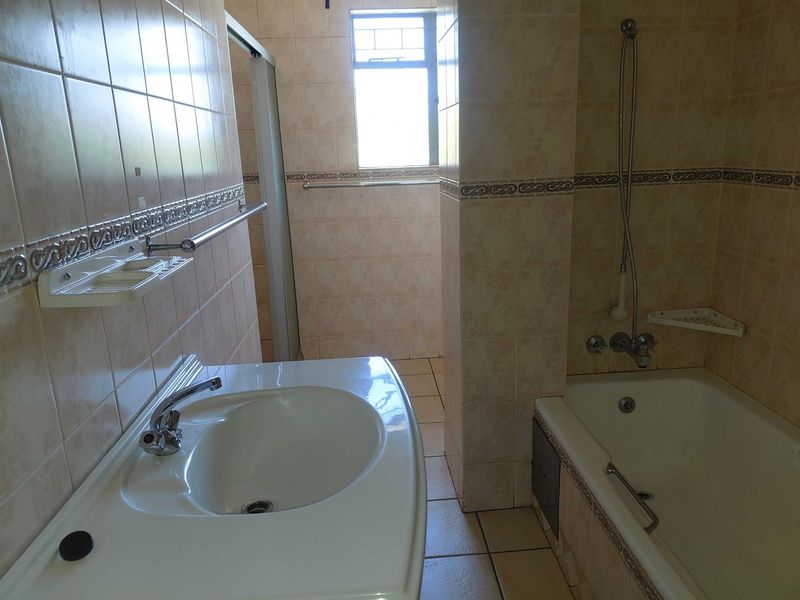 FAMILY HOME! MAKE AN OFFER! - Photo 9