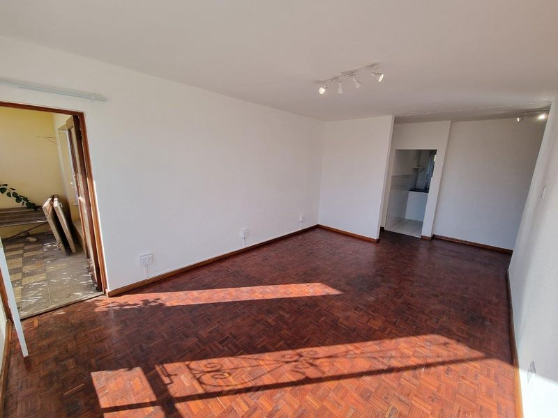 Unfurnished 3-Bedroom Apartment To Rent in Camps Bay - Photo 5