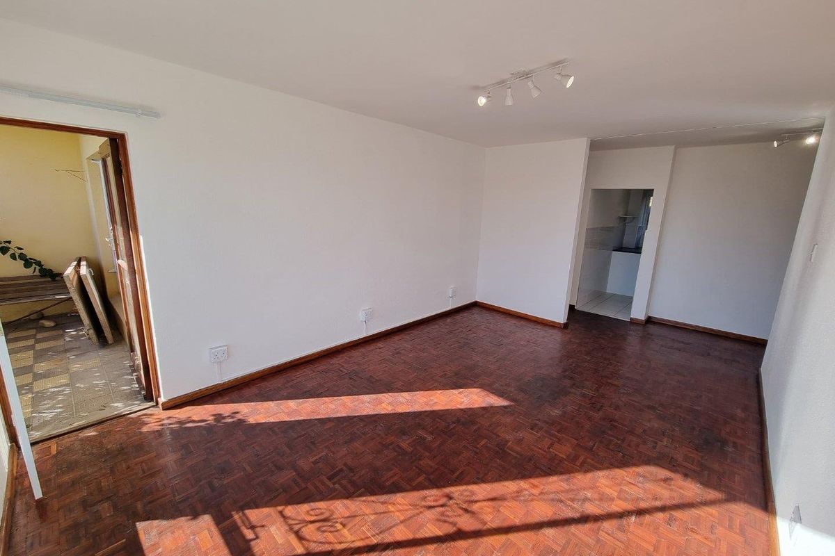 Unfurnished 3-Bedroom Apartment To Rent in Camps Bay - Photo 5