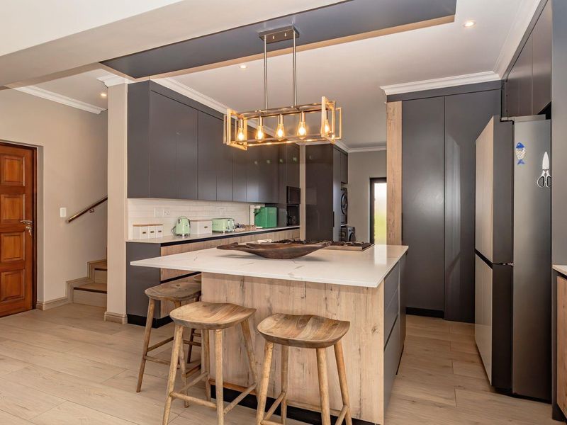Unwind in style: Renosterbos Estate awaits - Photo 10