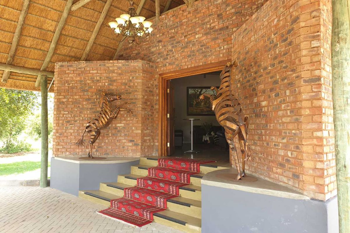 Sterling Bush Lodge - Photo 2