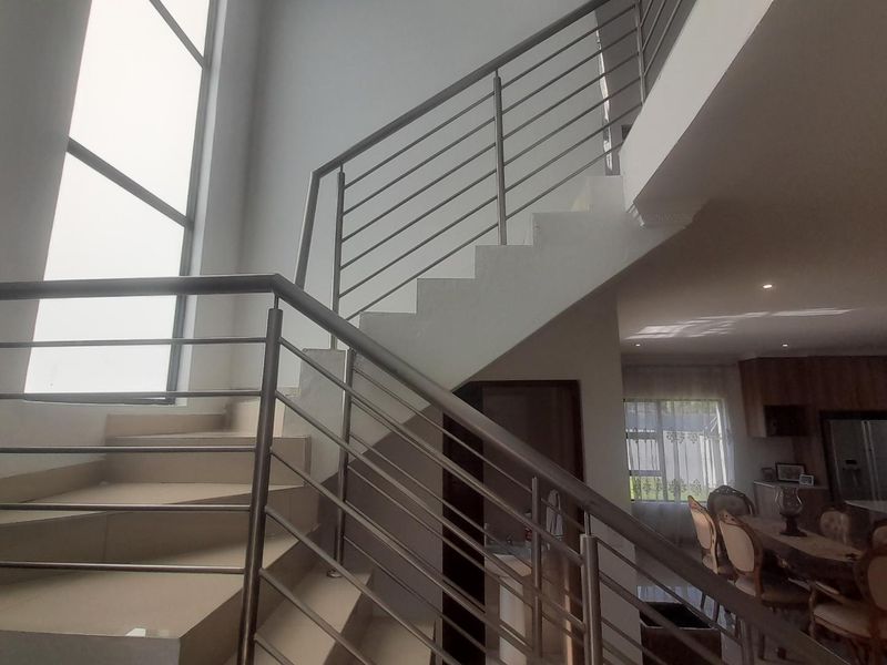 Elegant Home in Sought-After Melodie Estate. - Photo 6