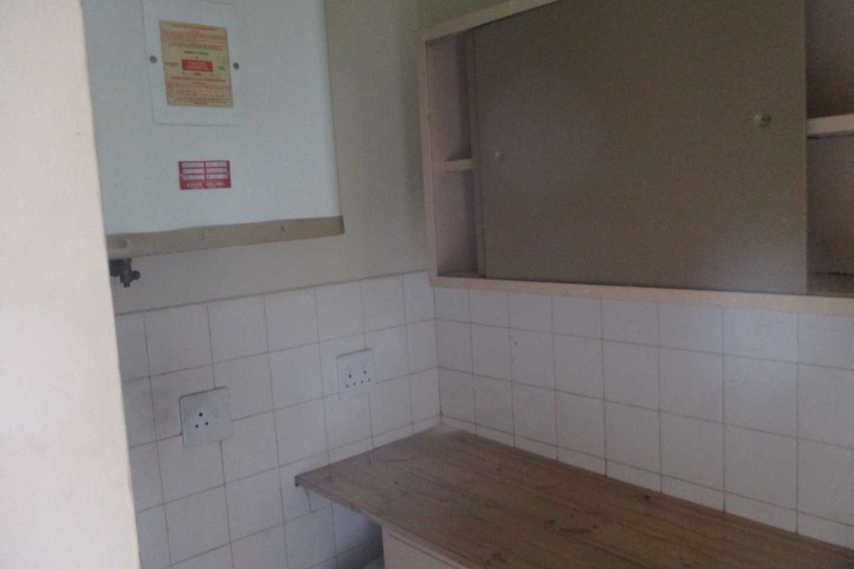 A SPACIOUS BACHELOR FLAT TO RENT IN SUNNYSIDE - Photo 4