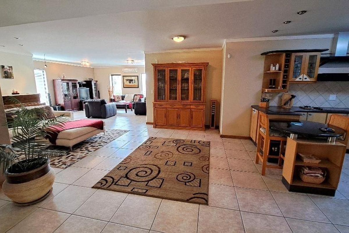 This spacious charming home is situated in a great location close to the Lagoon. - Photo 5