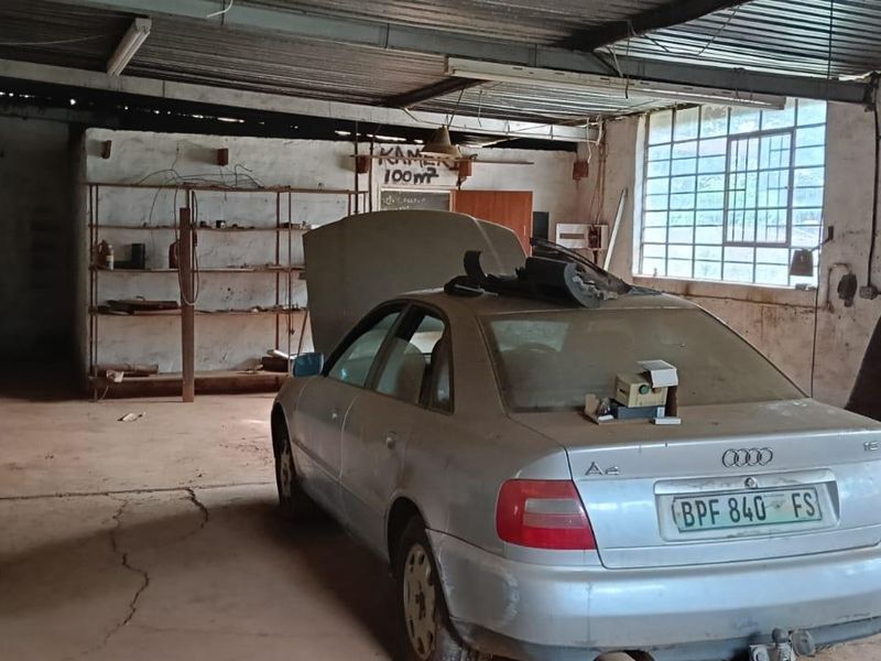 DESIGN YOUR OWN MILTIFARIOUS DUBBELSTORY HOUSE. STRONG WATER. LARGE WOKSHOP. VIEW  TO PLAN. - Photo 9