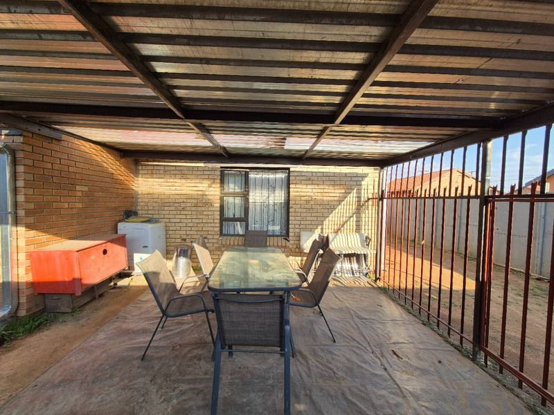 PERFECT FAMILY HOME - Photo 8